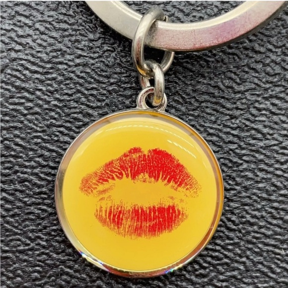 ❤️‍🔥 LOW START Chanel Keychain - Picture 4 of 6